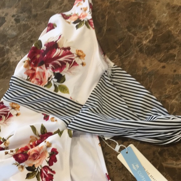 New! CUPSHE Halterneck Back Tie One Piece Floral Swimsuit Beachwear Large - Picture 8 of 10